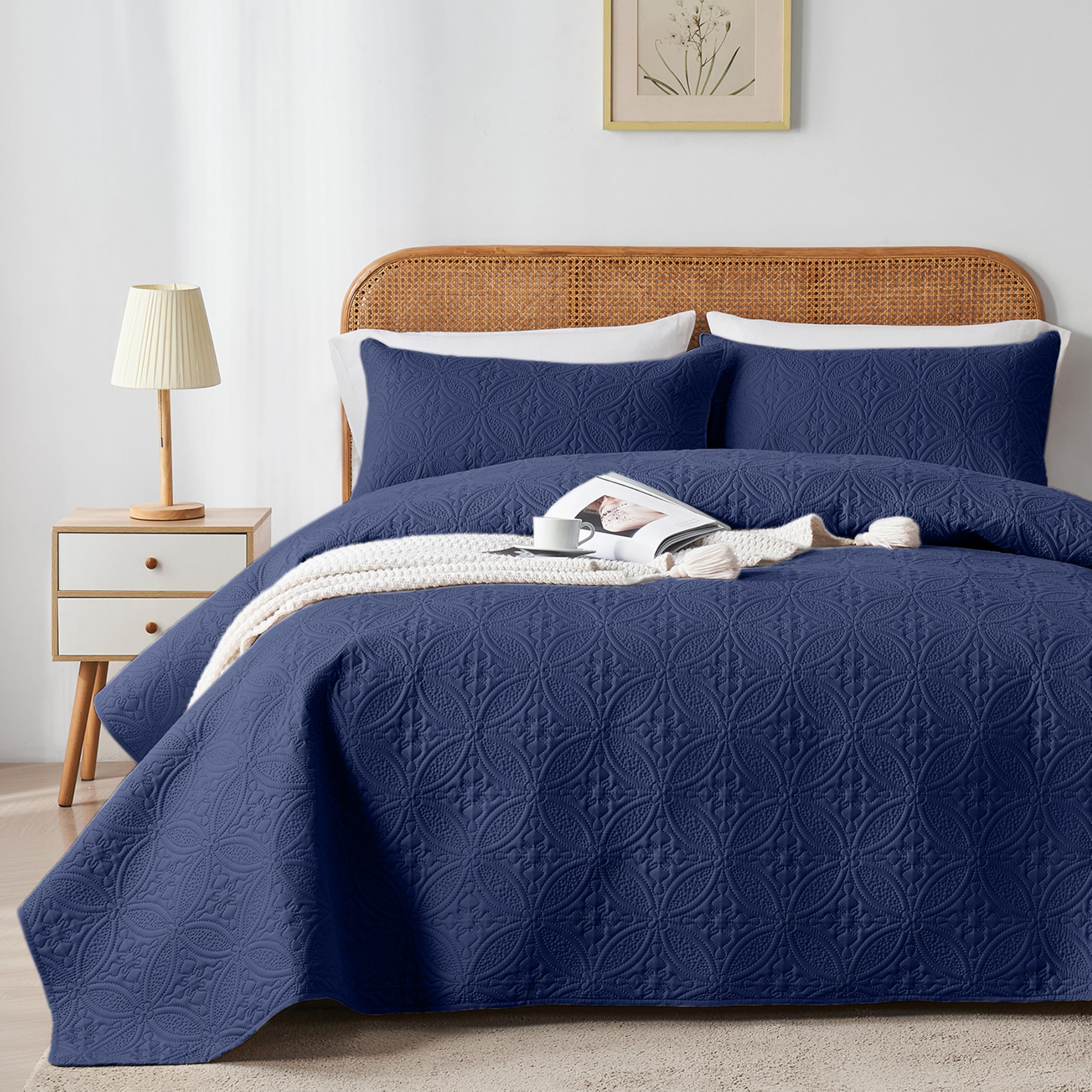 Wuruibo Full/Queen Quilt Set Navy Blue, Microfiber Lightweight Bedspreads, Ultrasonic Embossed Solid Coverlet, Thin Bedding Set